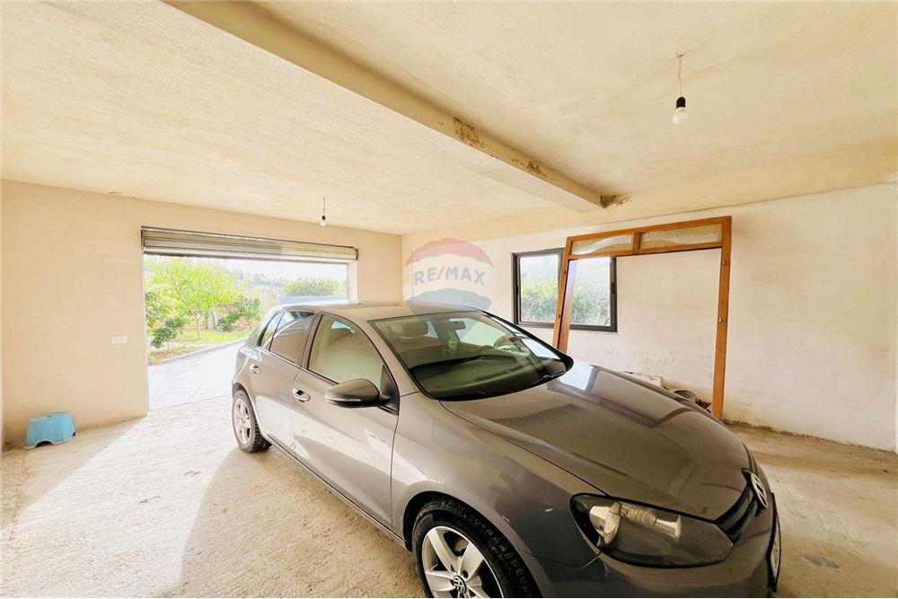 Ville private a 3 piani in vendita