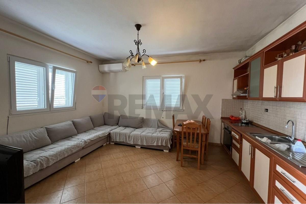 Ville private a 3 piani in vendita