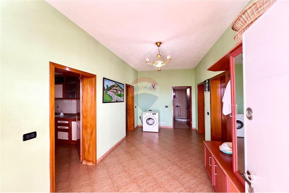 Ville private a 3 piani in vendita