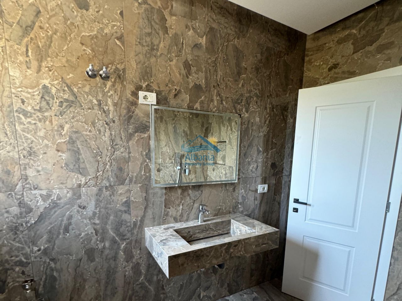 Apartment with sea view for sale in vlore, rr.dhimiter konomi Vlora