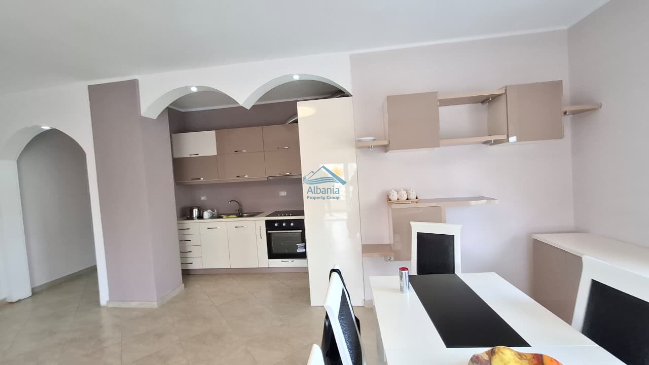 Apartament me dy dhoma gjumi në linjë fronti për shitje në Vlorë shqipëri (2)