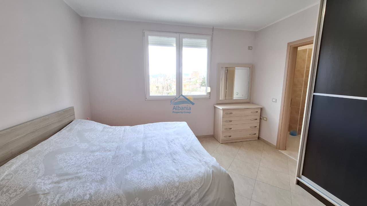 Apartament me dy dhoma gjumi në linjë fronti për shitje në Vlorë shqipëri (5)
