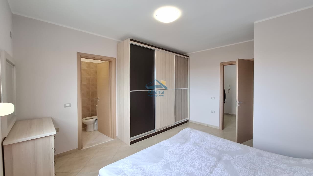 Apartament me dy dhoma gjumi në linjë fronti për shitje në Vlorë shqipëri (7)