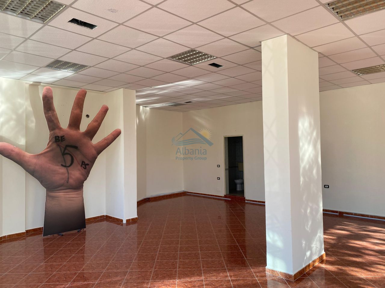 Unità commerciale in vendita a Vlorë albania