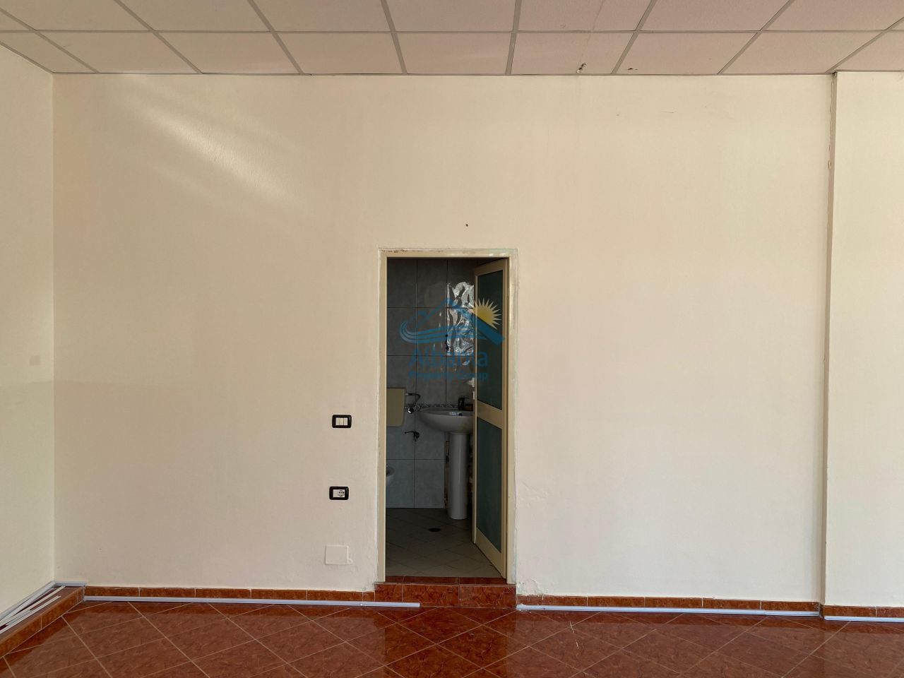 Unità commerciale in vendita a Vlorë albania