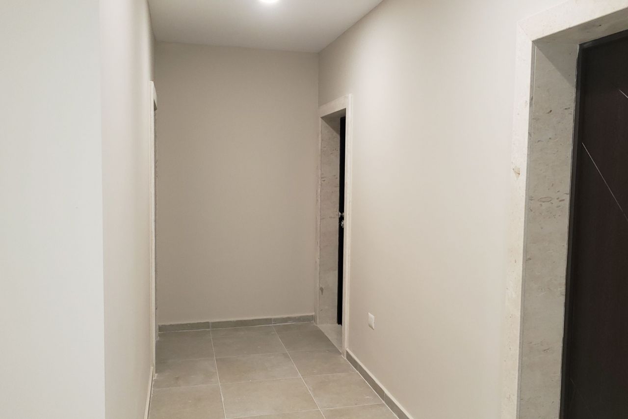 Golem, durres 2504 durres