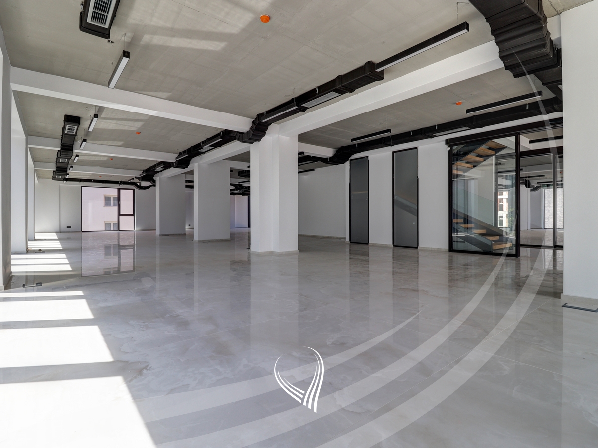 Local commercial de 297,83 mètres carrés à vendre dans le quartier Mati 1 (2)