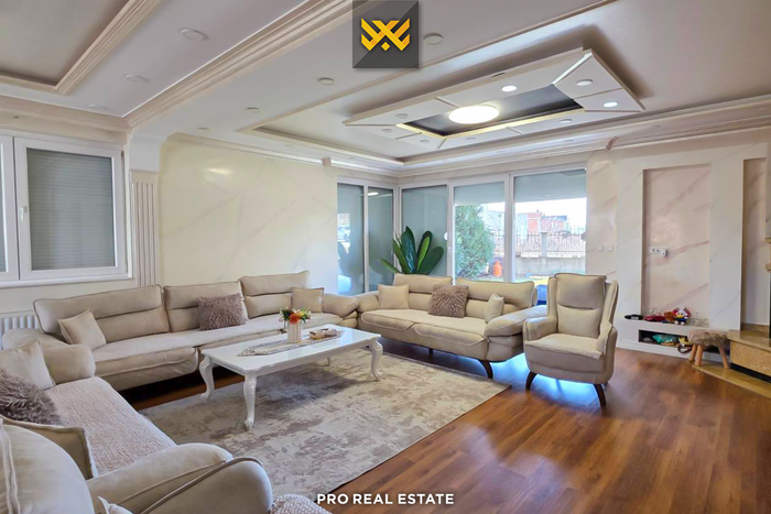 Casa de 450m² en venta en Veternik