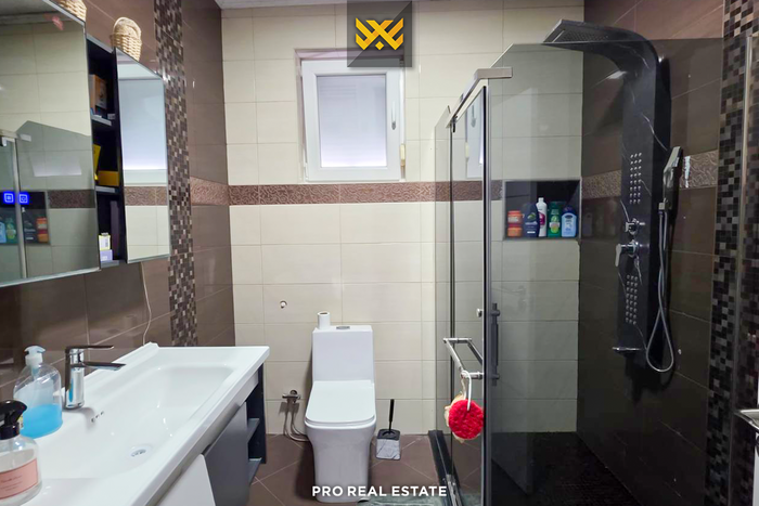 Casa de 450m² en venta en Veternik