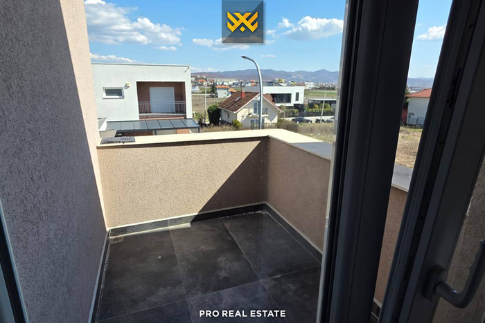 Casa de 450m² en venta en Veternik