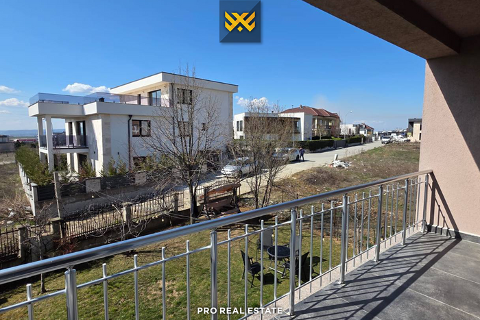 Casa de 450m² en venta en Veternik
