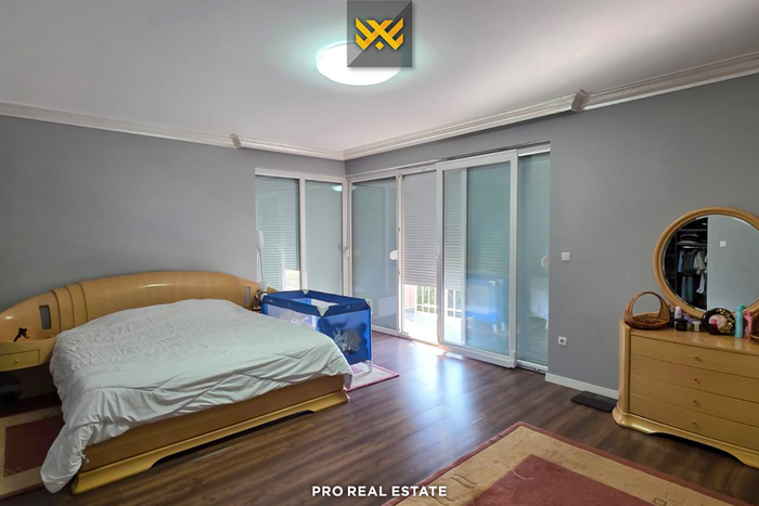 Casa de 450m² en venta en Veternik