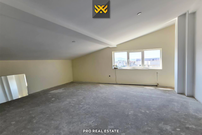 Casa de 450m² en venta en Veternik