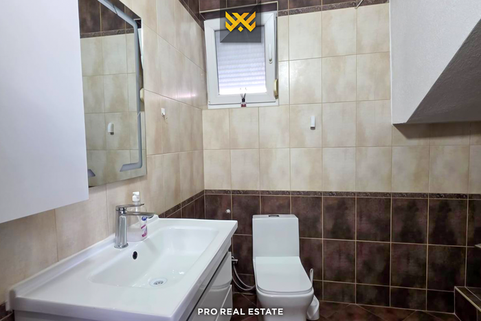 Casa de 450m² en venta en Veternik