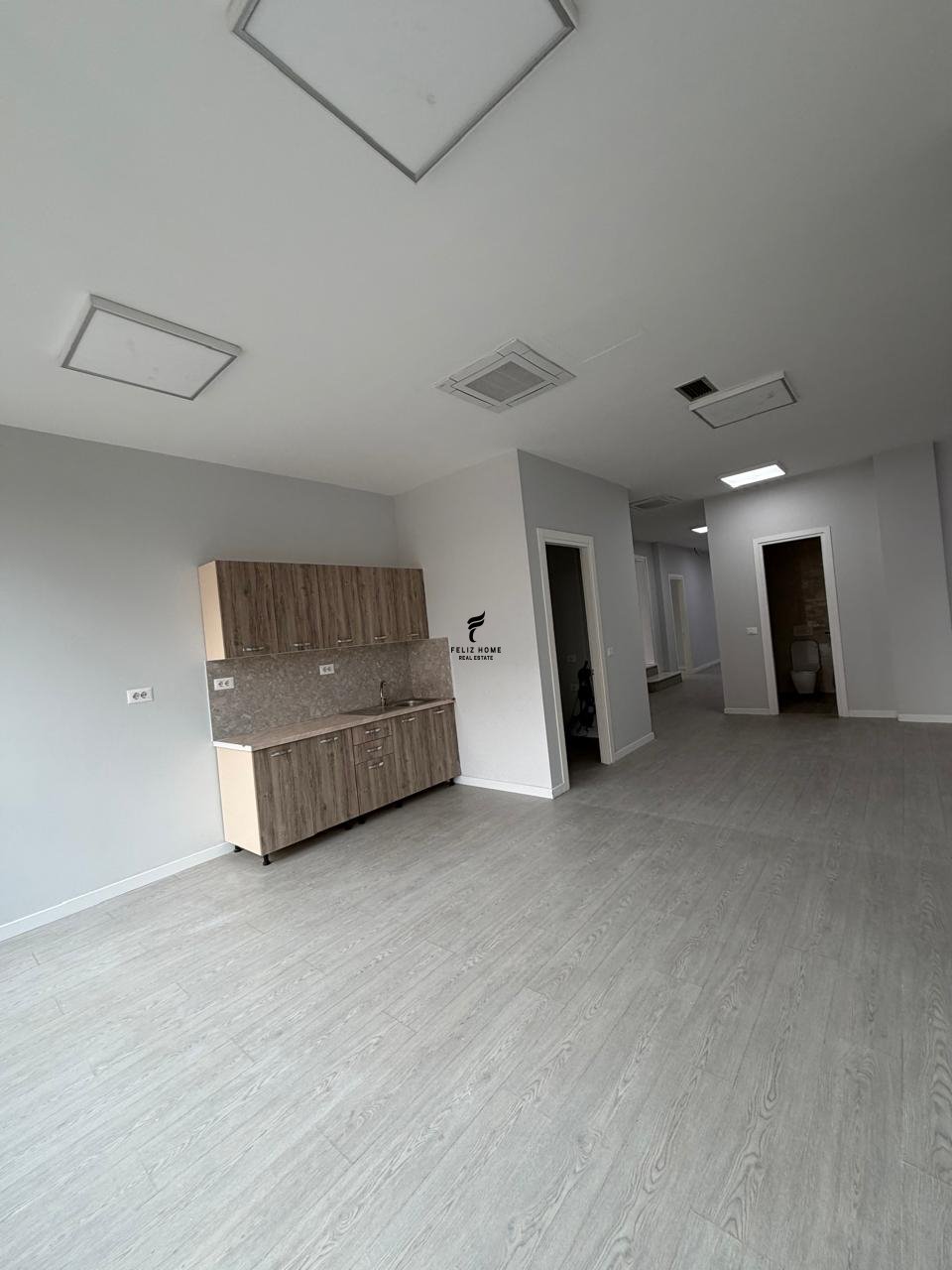 Zyre me qera 404 metra katror pazari i ri 520.000 leke (2)