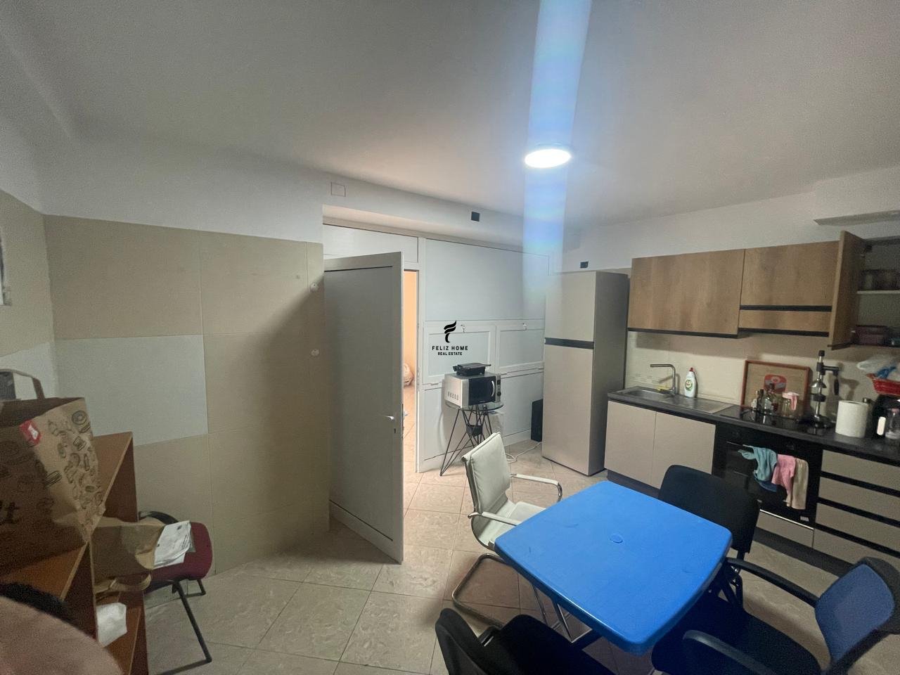 Local à louer 163 mètres carrés nouvelle place 1.600 euro