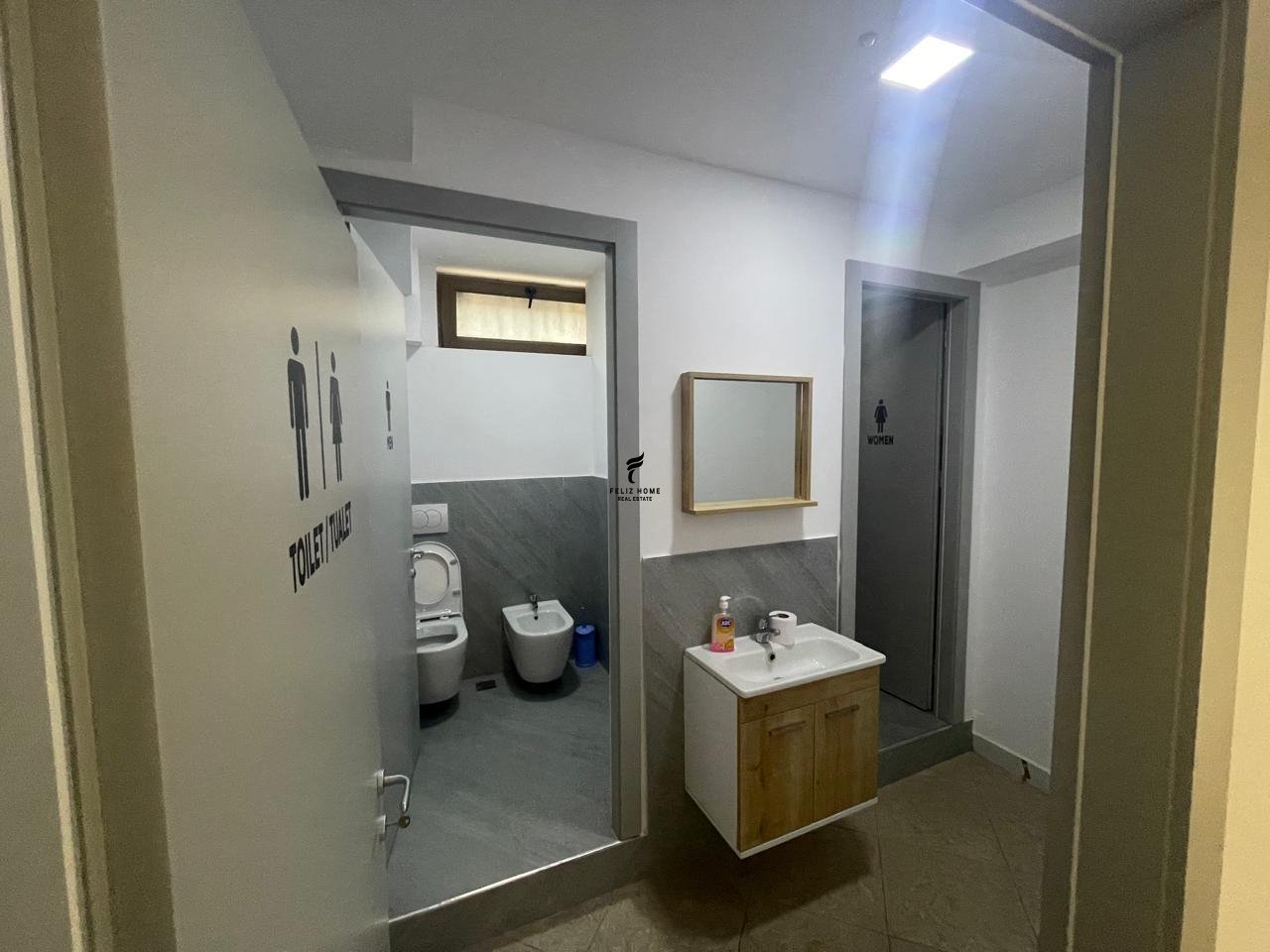 Local à louer 163 mètres carrés nouvelle place 1.600 euro