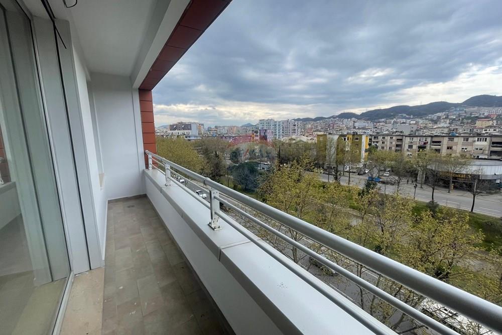 Kompleksi delijorgji, Tirana