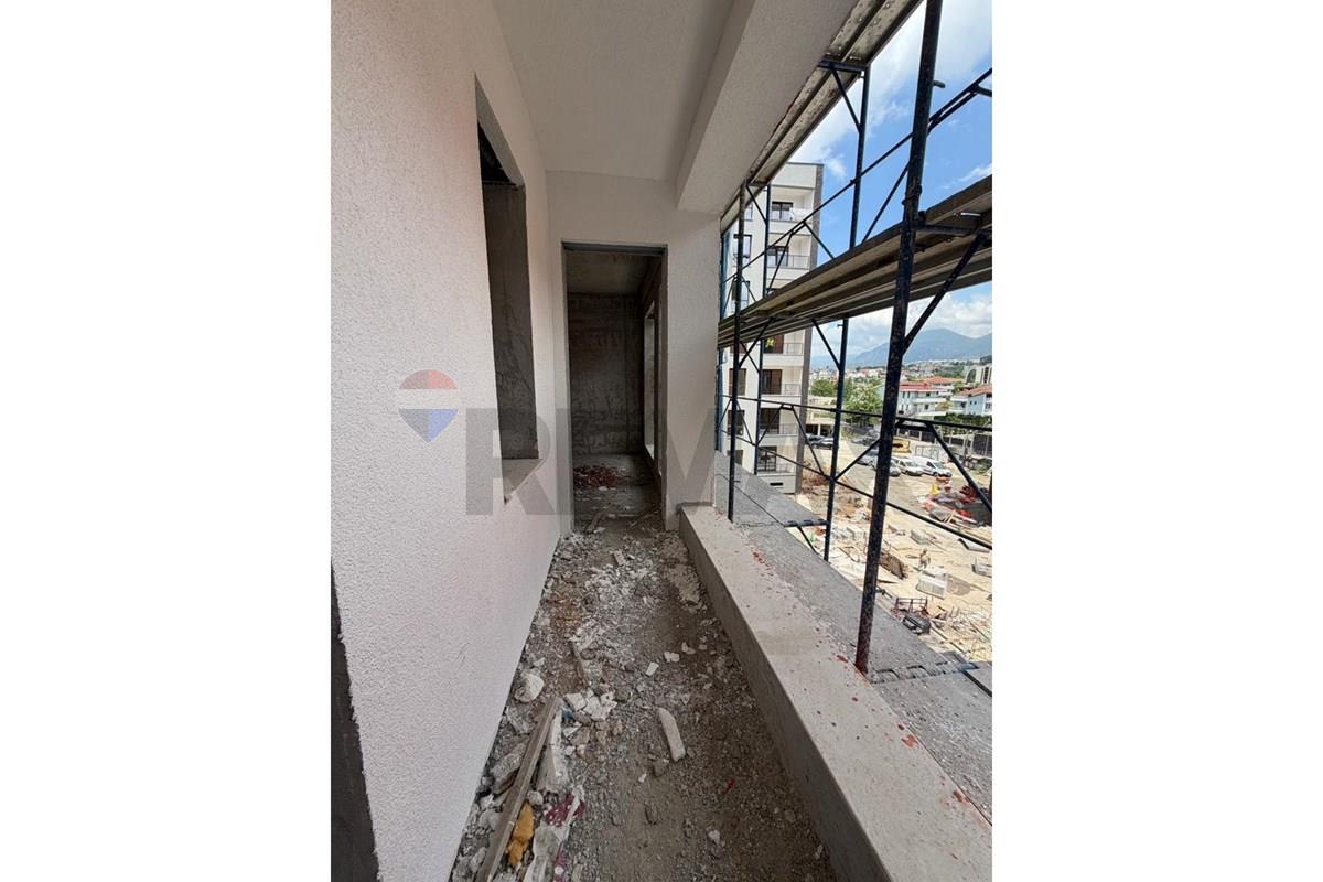 Shitet apartament 1+1 ring side residences