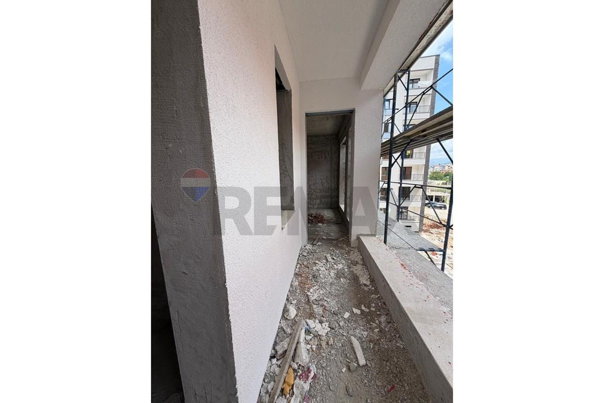 Shitet apartament 1+1 ring side residences