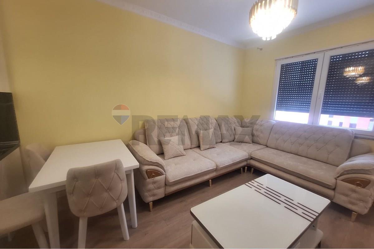 Jepet apartament 1+1 me qera ne kamez bulevardi blu.