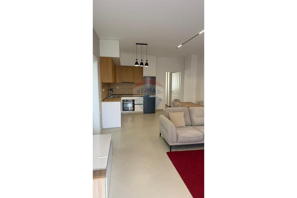 Apartamento 1+1 em andar para alugar em ish frigoriferi, perto de bulevardi i ri
