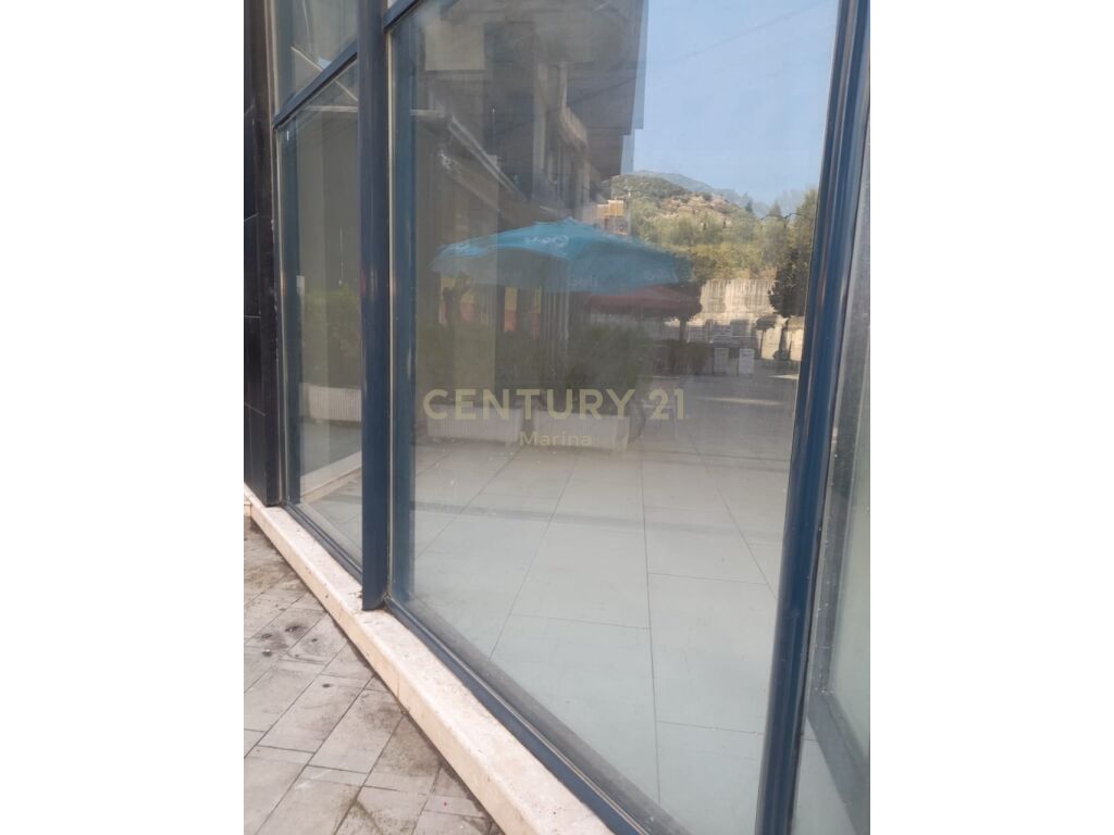 Unit for sale, on the lungomare!