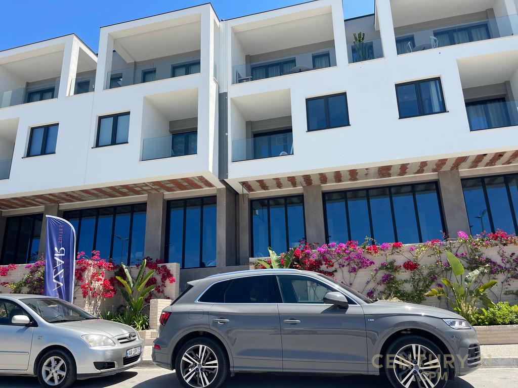 Unit for sale, on the lungomare!