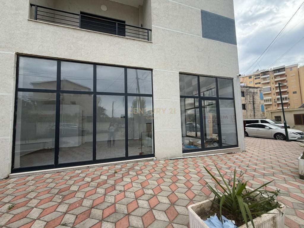 Unit for sale, on the lungomare!