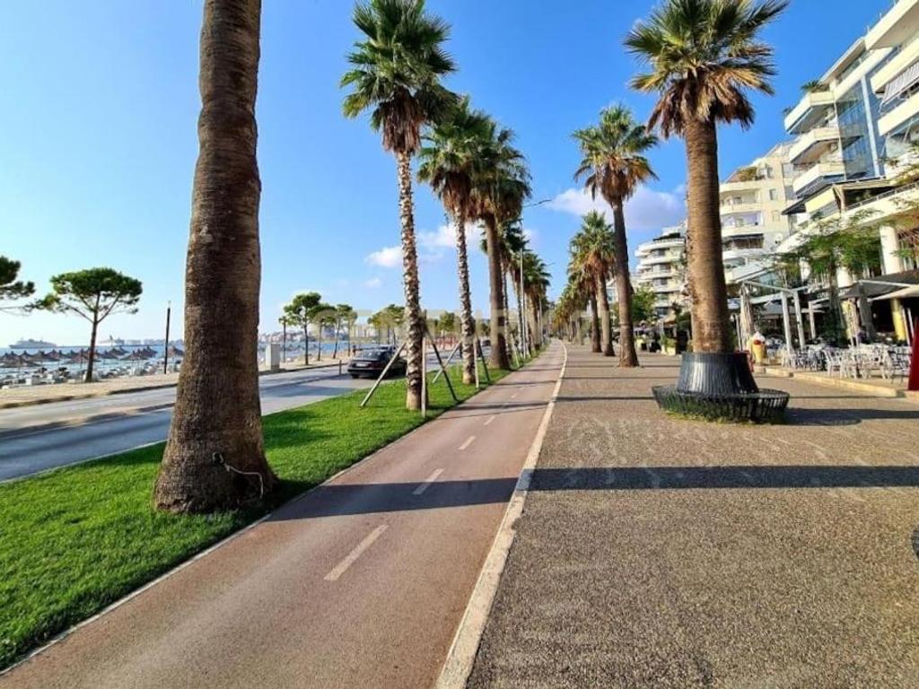 Unit for sale, on the lungomare!