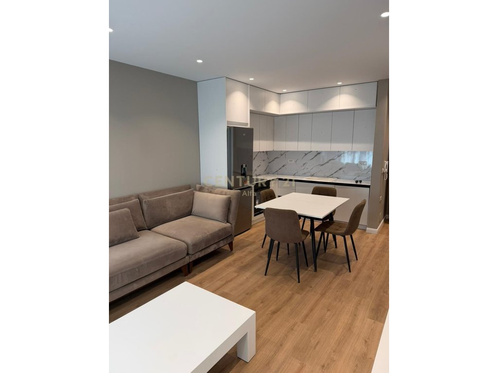 Via Elbasan, appartamento open space con veranda