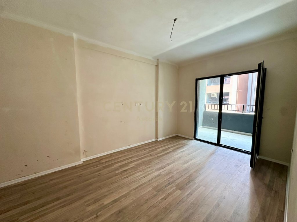 Via Elbasan, appartamento open space con veranda