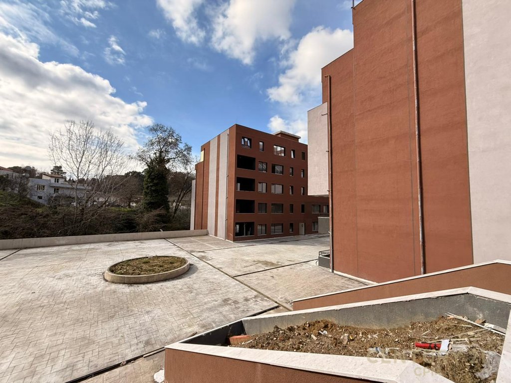 Via Elbasan, appartamento open space con veranda