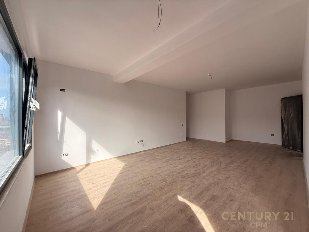 Via Elbasan, appartamento open space con veranda