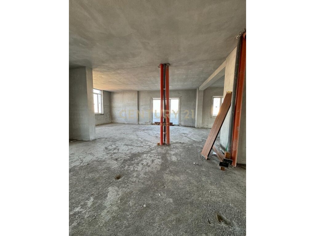 Via Elbasan, appartamento open space con veranda