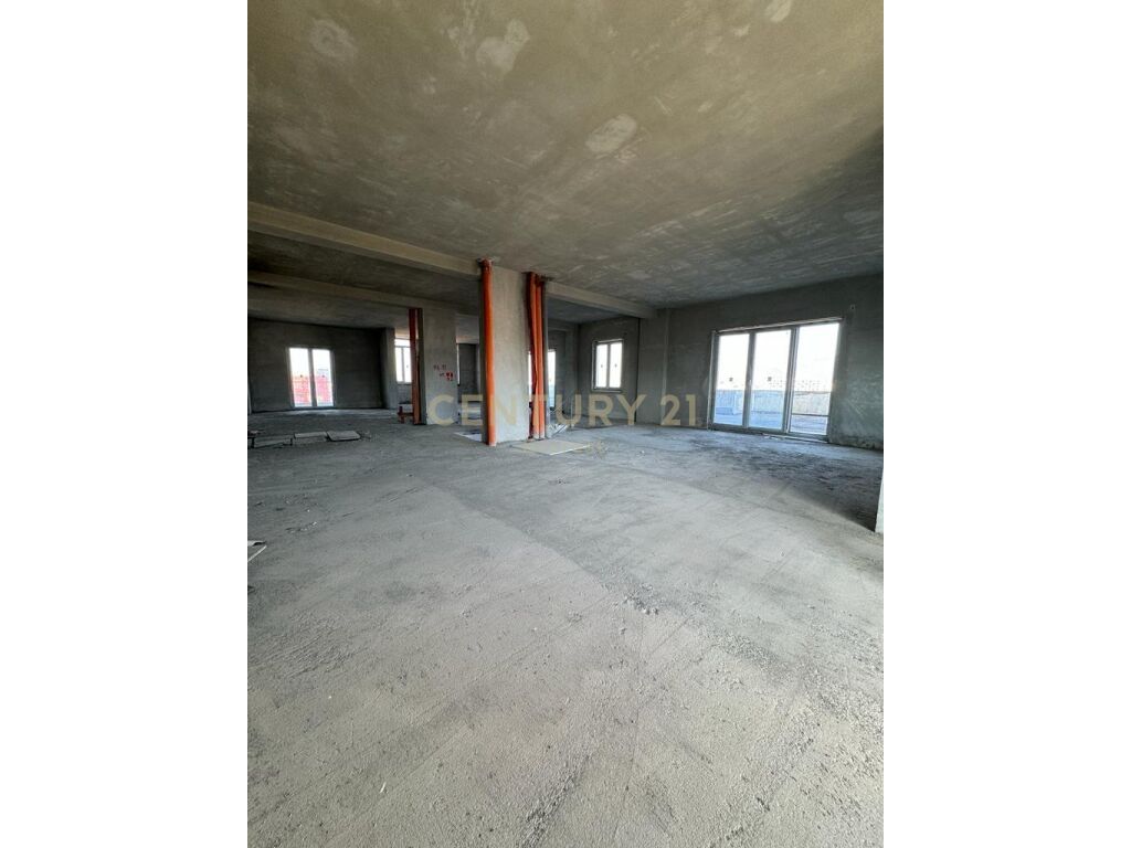 Via Elbasan, appartamento open space con veranda