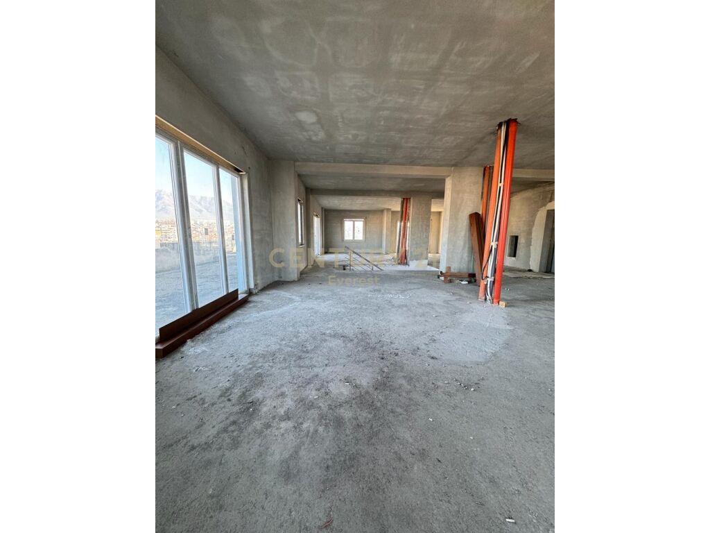 Via Elbasan, appartamento open space con veranda