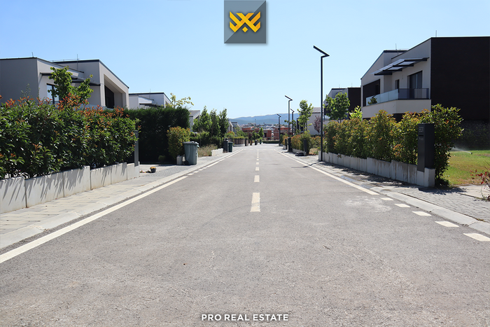 House 180m² + 87m² with #rent in priam village neighborhood.