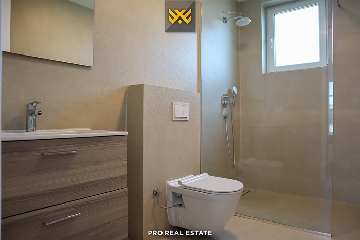 House 180m² + 87m² with #rent in priam village neighborhood.