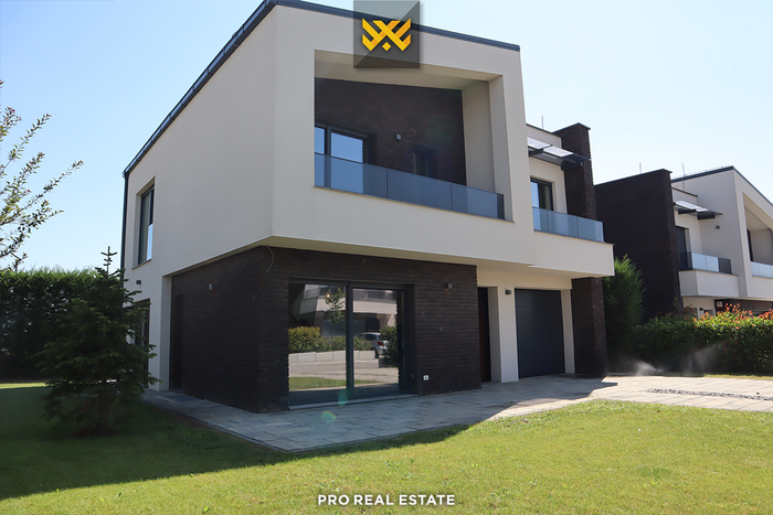 House 180m² + 87m² with #rent in priam village neighborhood.