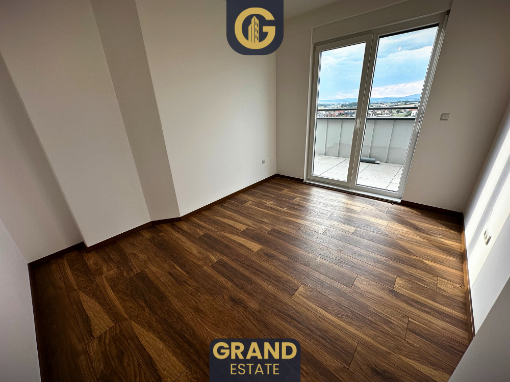 Penthouse 310m² à louer, Ferizaj