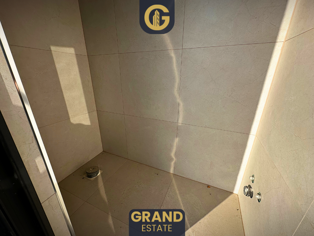 Penthouse 310m² à louer, Ferizaj