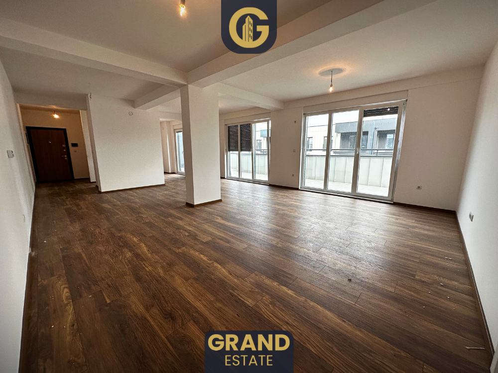 Penthouse 310m² à louer, Ferizaj