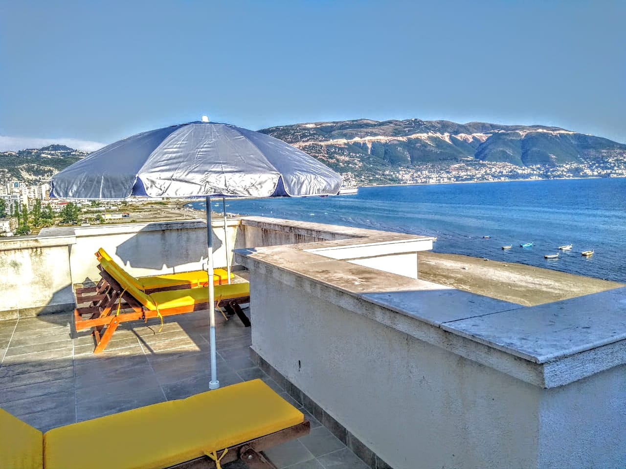 Apartament buzë plazhit në Vlorë