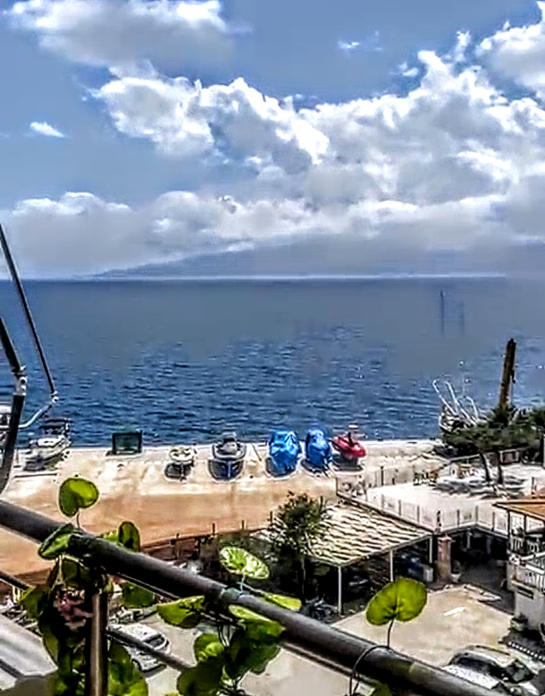 Apartament me pamje në bregdet në Sarandë