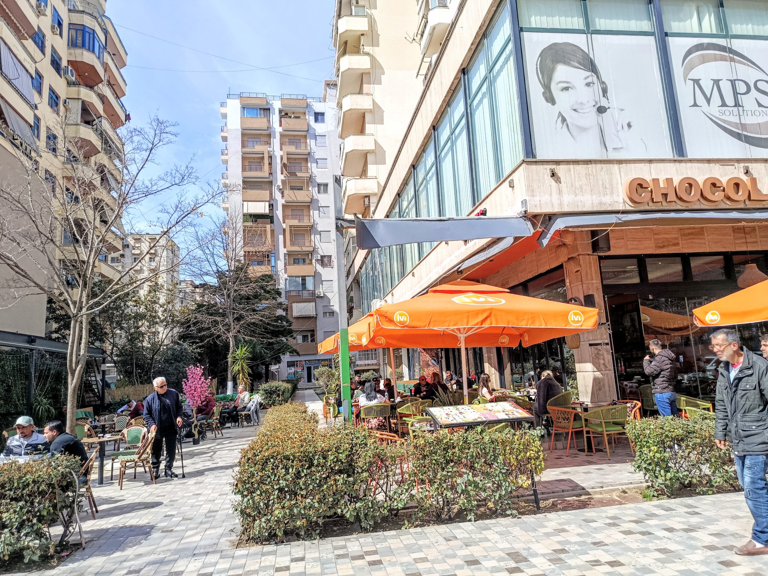 Instalações para centro de chamadas para alugar na avenida principal de Vlorë.