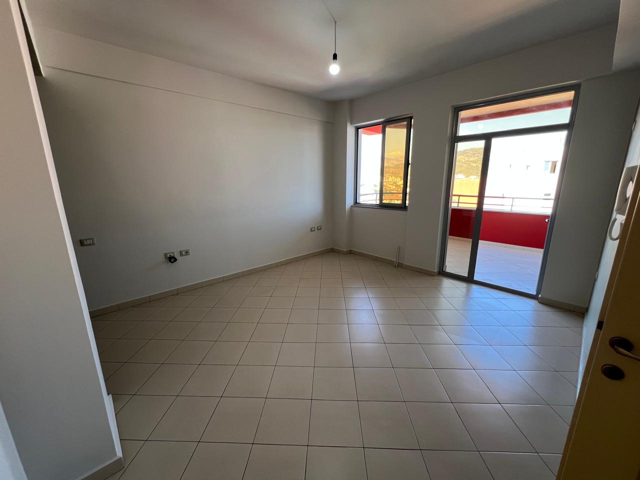2+1 wohnung in Elbasan zum verkauf | rrethi, in der nähe der post