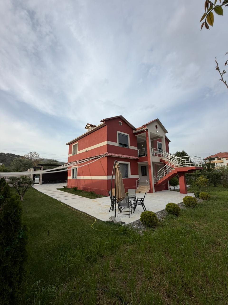 Villa su 2 piani in vendita – Comfort & spaziosità Elbasan - reni immobiliare Elbasan
