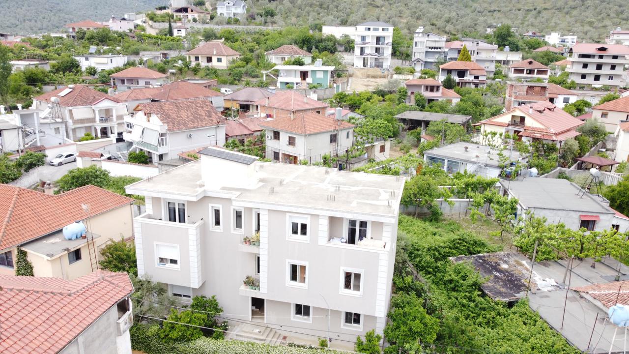 Villa zum verkauf - 3-stöckige villa in Elbasan - reni imobiliar Elbasan
