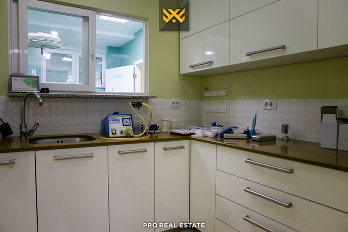 Objeto 683,14m² + 183,73m² en #alquiler en Veternik.